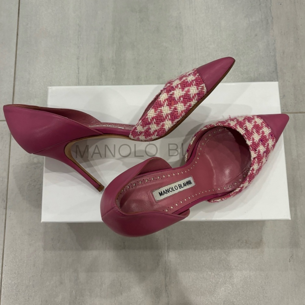 MANOLO BLAHNIK PINK HOUNDSTOOTH HEELS